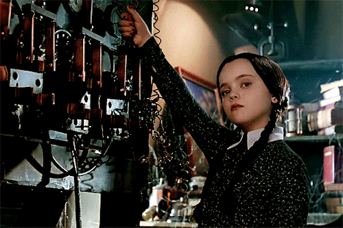 wlwbaudelaire: female awesome meme: [5/10] females in a movie → Wednesday AddamsThis is my costume. 
