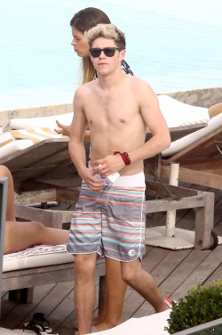 shirtlessmalecelebs:  Niall Horan