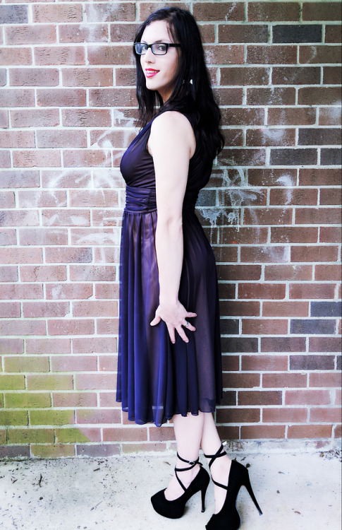 trishy:  claralove89: So, I love this dress, and I think I did really well on my posing. But, the editing is just… awful. I don’t know why I thought this was good. But I’m not going back and re-doing them, so this is what you get :p   Wishlist |