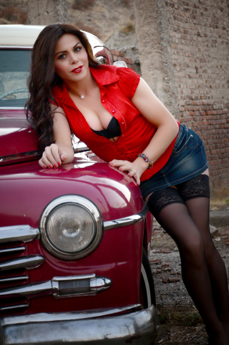 tgirlfantasy:  Shemale Gunes from Ankara Turkey a sexy travesti escort is in need