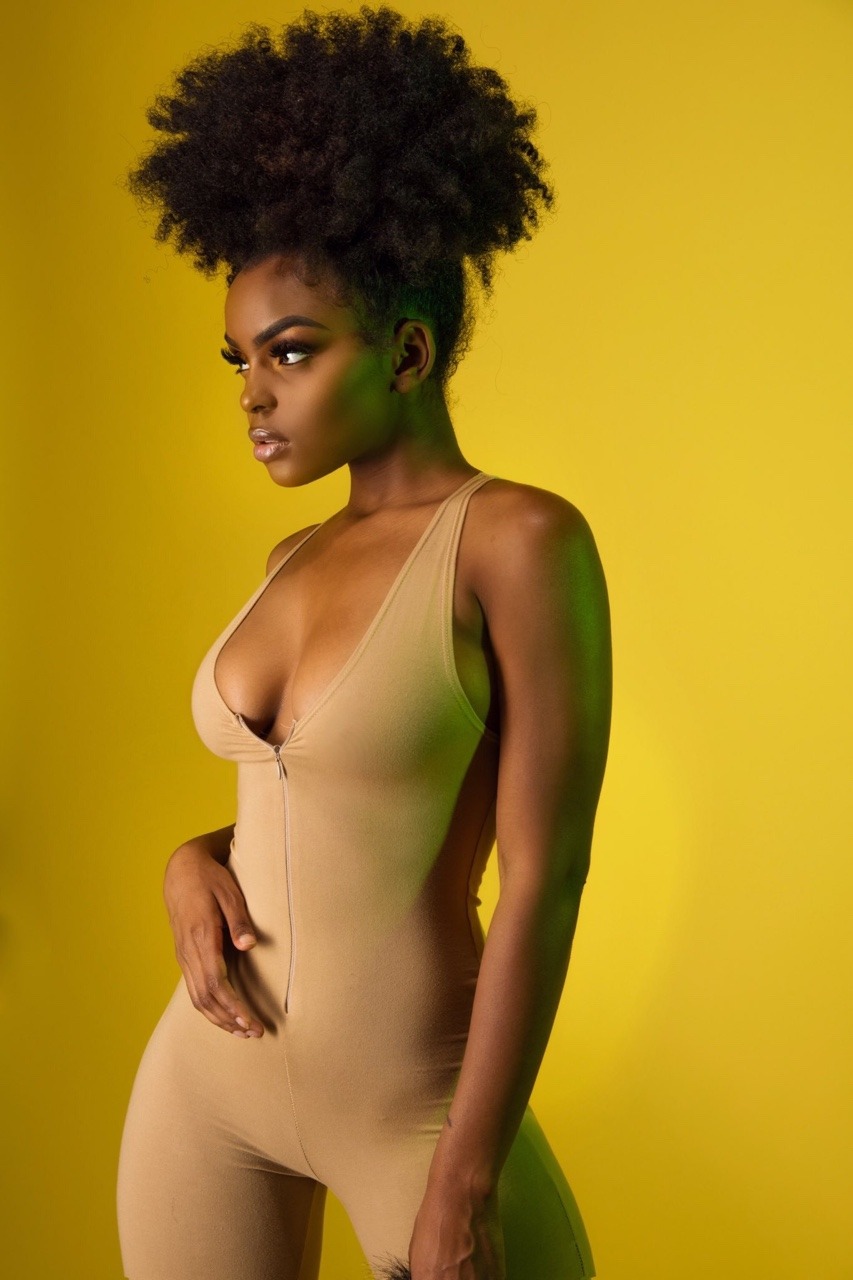 bombshellssonly:  @iamhannalashay