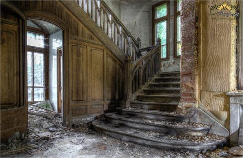 littleblackchat: damageditem: steampunktendencies: Manoir Colimaçon, France.  Soulphotog