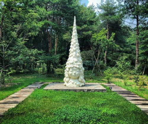 ＼おにわさん更新情報／ ‪[ 栃木県那須塩原市 ] N’s Yard エヌズヤード の写真・記事を更新しました。 ーー日本を代表する現代アーティスト #奈良美智 さんの個人美術館。外構/園地は東京・G