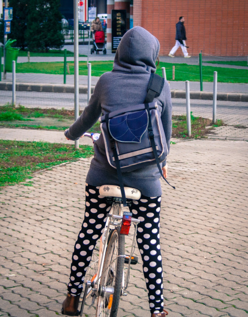 leaflingooo:Grey - Dark Blue Rolltop Bike Messenger bag www.etsy.com/listing/175972084/gre