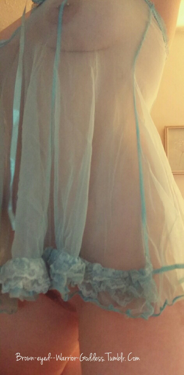 brown-eyed&ndash;warrior-goddess:  Peek-a-boo… Feeling a little cheeky this