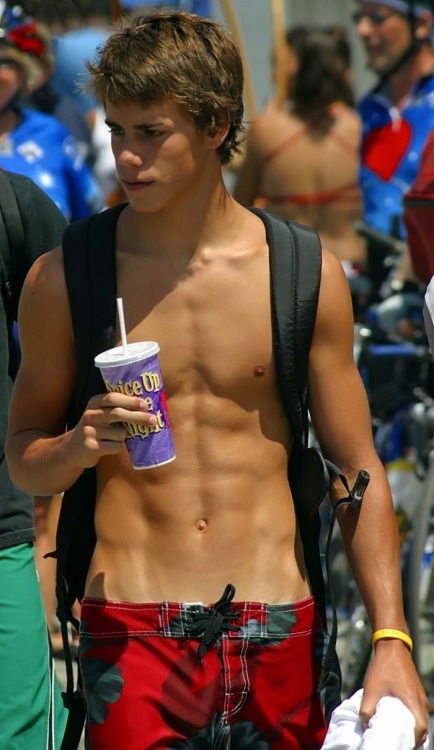 youngguys4you:  Some cute tanned beachboys 