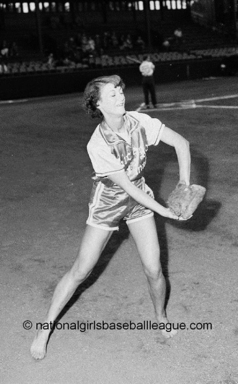 Lois Roberts - OF - Chicago Cardinals (1950-1951)Be sure to tag us if you use our photos!