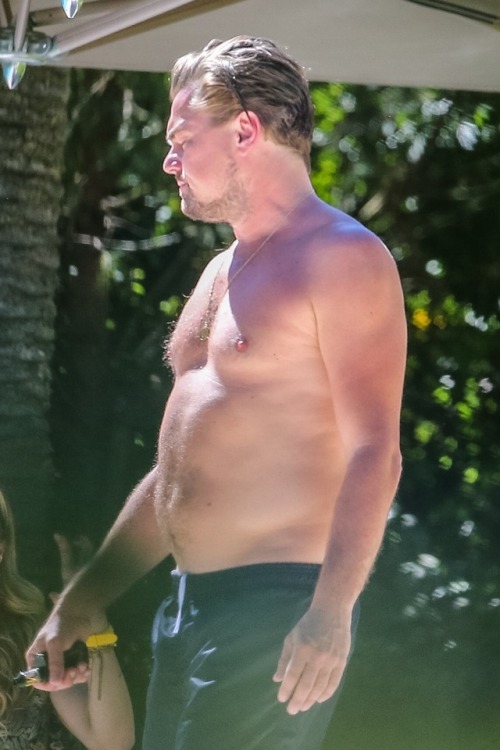 Leonardo DiCaprio The Actor Has Been Showing Off The Extra Pounds Hes Added To His Glorious Dad Bod