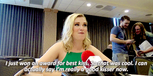 wonderswoman:Eliza Taylor + best kiss award. x