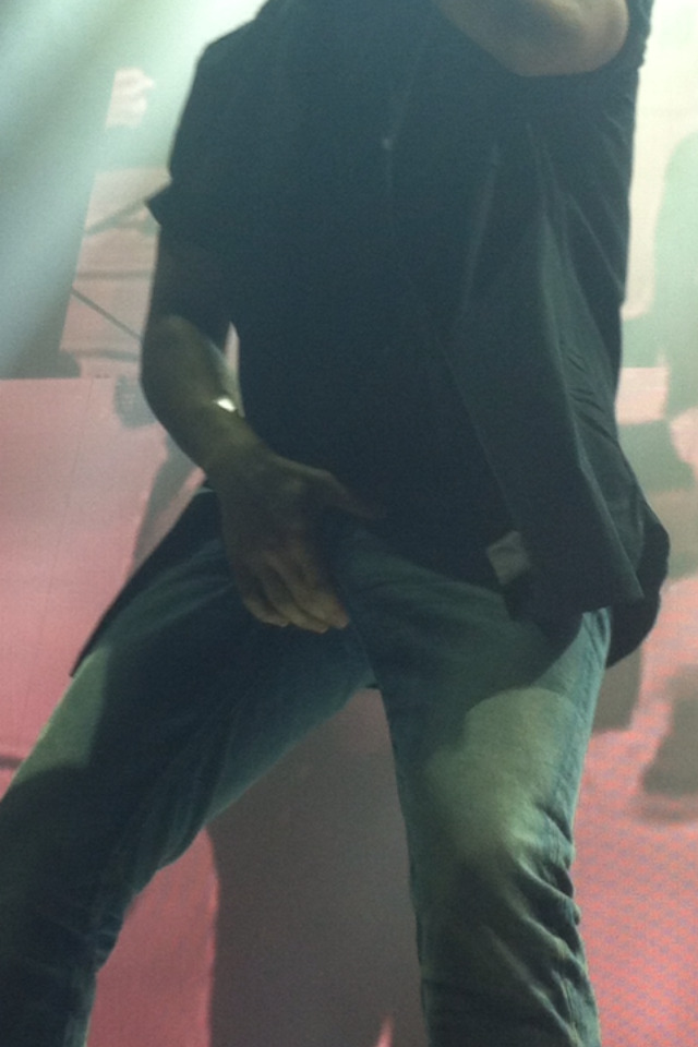 whoadie:  tonight, the literal hand of god allowed me to take this picture. that