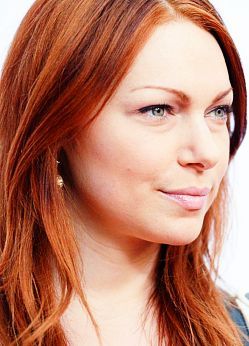 missdontcare-x:  Laura Prepon is literally flawless with any hair colour. 