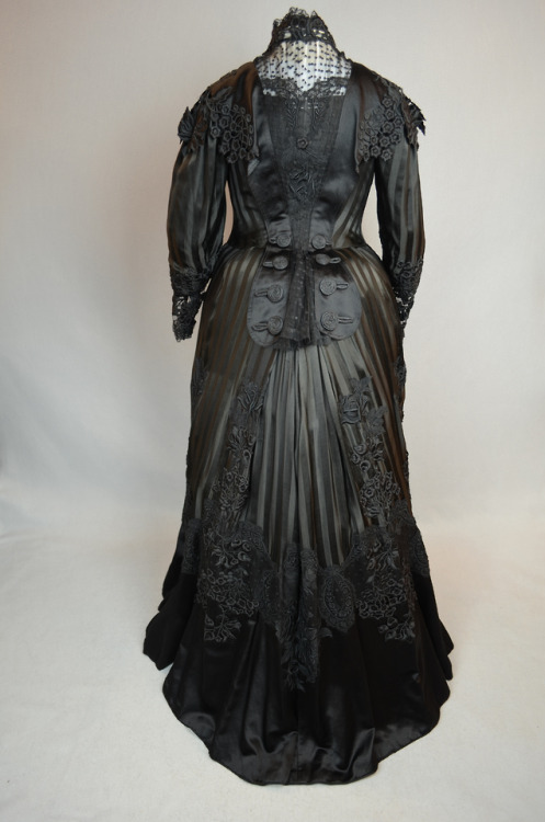 Mourning dress ca. 1900From the Irma G. Bowen Historic Clothing Collection at the University of New 