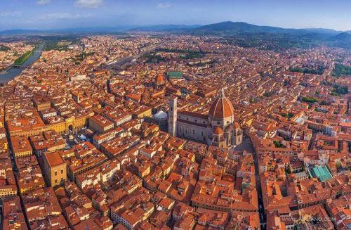 byjoveimbeinghumble:richardcoeurdeleon:> Above: Florence. Built in a world that exalted God and h