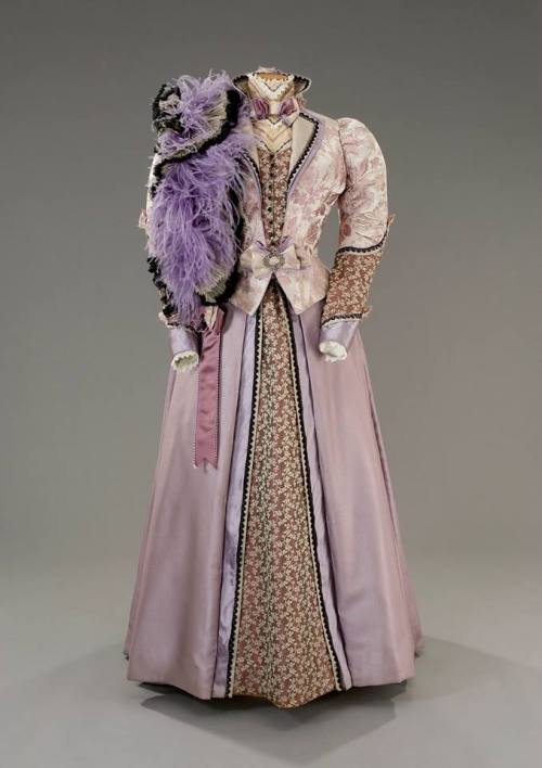 sartorialadventure:fripperiesandfobs: Costume designed by Maurizio Millenotti for Judi Dench in 