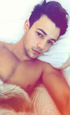 famousdudes:  Cameron Dallas shares a shirtless selfie on Instagram.