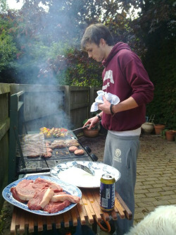 sagginboys: Sagging in the sweatpants and cooking on the BBQ. It feels like Fall already even though it’s 90 degrees outside. Lol  