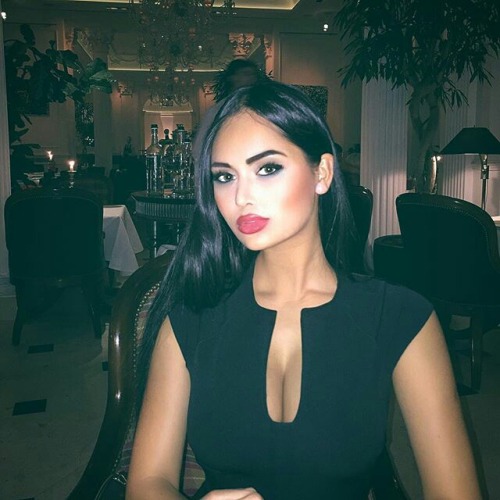 blackshinyclothesgirls:  Blackshinyclothesgirls.Tumblr.com  She is exquisite!!