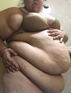 feedyouintotheabyss: cutefatbabeee:  Update. I think I’m fat..  The way that bra digs into the flesh…hnnnng. 