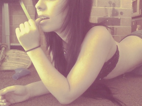 xtinagoesrawrx:  Hello ;)