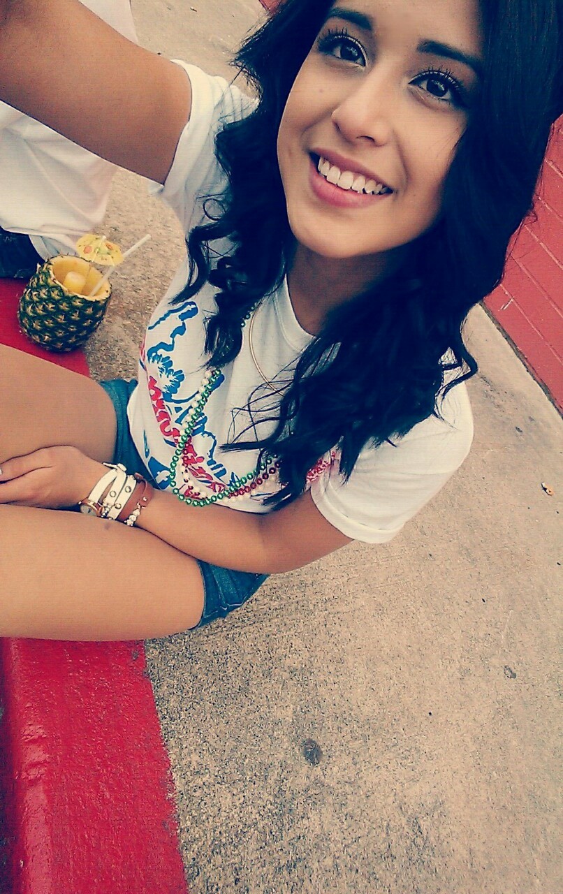 exgflatinascuties:  Submission!! Shes hot!