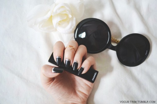 Classy nails! Black Matte Sparkles This is really the first time I&rsquo;ve been so happy and pl