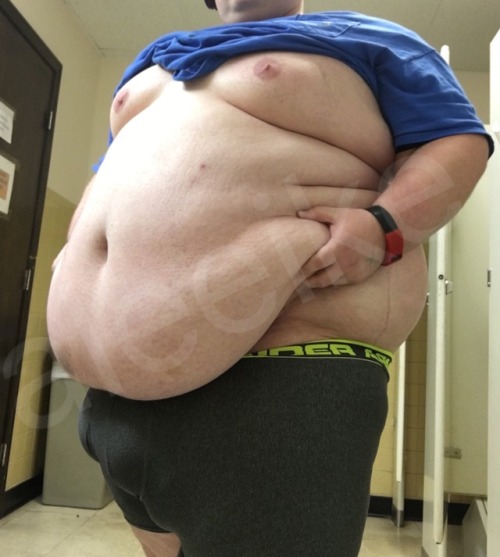 smother-me-in-ur-blubber:More of the super sexy super fat Aleeike. Woof.