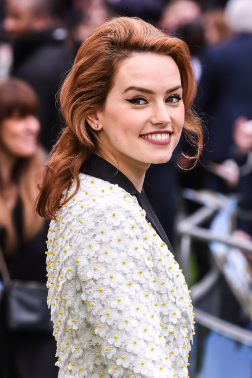 ridleyjones:Daisy Ridley attending the ‘Peter Rabbit Movie’ premiere in London (11th March)
