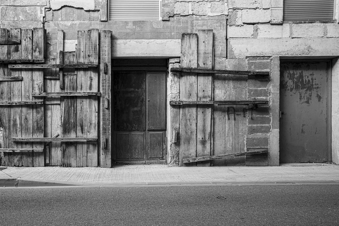 Monades urbaines, Aigues-mortes, 2021
Photography in black and white. Photographie noir et blanc. Misaatophotography
#misaato.com #monocrome #bw #instatag #instagram #blacandwhite #bnw #amateur_bnw #blackandwhitephotography #blackandwhitephoto...