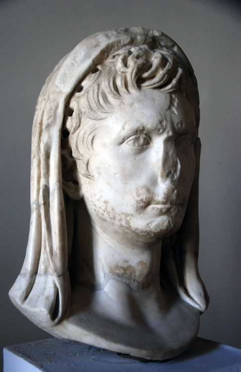 Portait of Augustus as pontifex maximus. Circa 10-9 BC. Marble. Museo archeologico nazionale di Vene