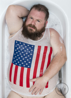 bearflavoured:  Happy 4th of July to all our American friends 🇺🇸❤️🐻