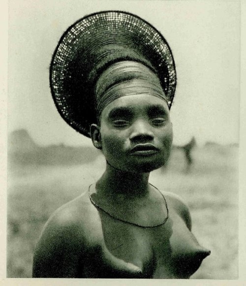 congo-mondele: Mangbetu Woman - Congo, 1924 Photographer: unidentified photographer of the Citroën E