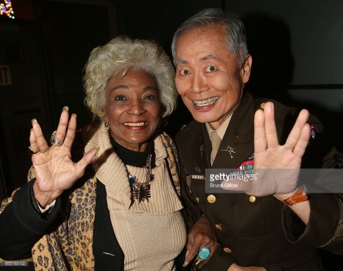 fabulouslymemzb:nikpetersthefirst:queenn-i-c:guljerry:Nichelle Nichols and George Takei are friendsh