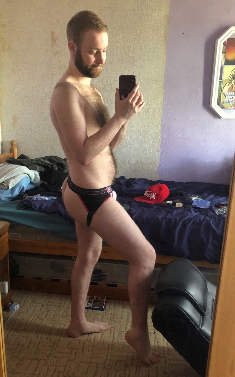 pizzaotter:  I looked damn cute on Sunday, also lol at my dick print.
