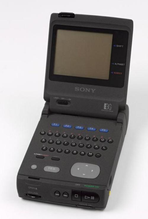 Who’s a chunky boy? Yes you’re a chunky boy! Boop!Sony DD-1EX // Data Discman // Electronic Book Pla