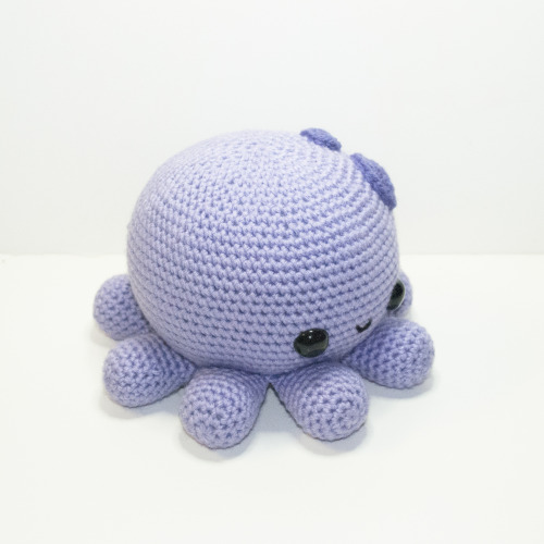 heartstringcrochet:  Have I ever mentioned that I LOVE octopods!!! This cutie is now available and READY TO SHIP! https://www.etsy.com/listing/220257688/octopus-ready-to-ship 