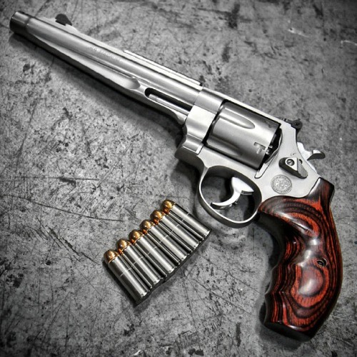 gunsknivesgear:  The Revolver.