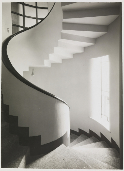 design-is-fine:Thérèse Bonney, spiral staircase in Robert Mallet-Steven’s house in Paris, 1927. Smit