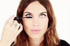 arunawaytrain:  Alexa Chung Tutorial - Starring Alexa Chung! 