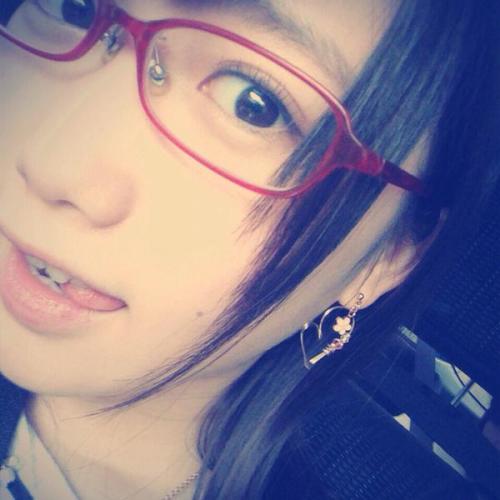 funkyfunx: 加藤里保菜さんはTwitterを使っています: “昨日買ったイヤリング、昨日もうなくした。 t.co/Fz88i3mz0a”