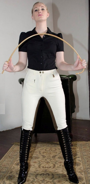 pasparm: smsteve2003: Jodhpurs and cane = winning combination