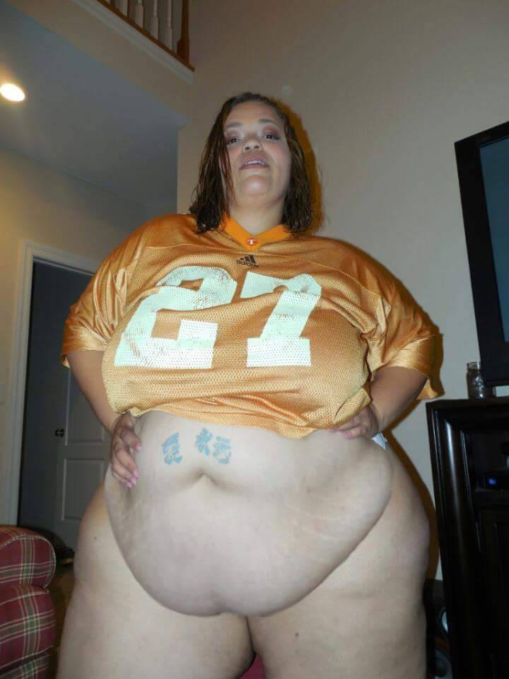 fatbelly19:  Livy Larue is one big fat beautiful woman  