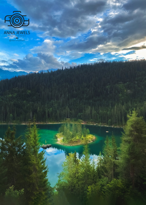 annajewelsphotography:Caumasee - Switzerland (by Anna Jewels (@eearthpeek)) https://www.instagram.co