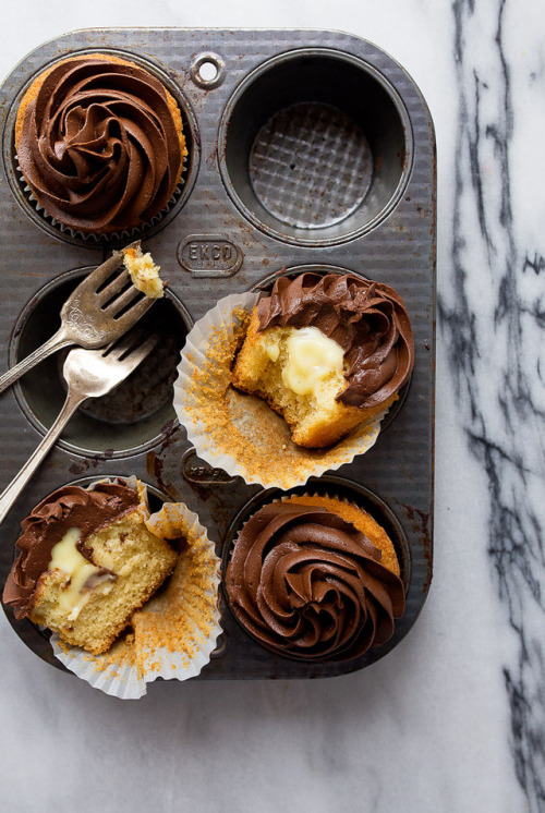 greyhairedcanuck:fullcravings:Boston Cream Pie Cupcakes