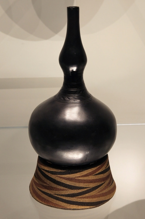 Burnished pottery vessel resembling a gourd (ensumbi), made by the guilds of Toro potters for the Ga