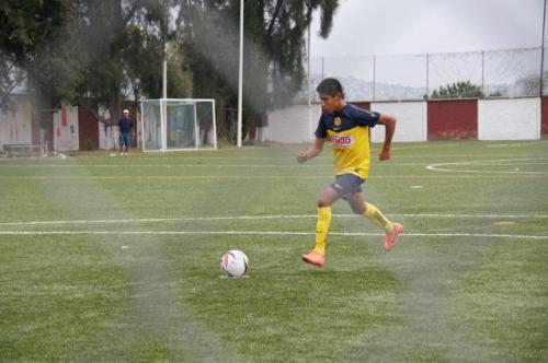 elrincondelmayate:  COMO VEN A ESTE CHAVITO DE 17 AÑOS, FUTBOLISTA, CLUB AMÉRICA CON UNA RICA Y DELICIOSA VERGA Y HUEVOS, ESPEREN 2DA PARTE.. 