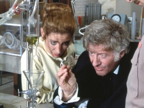 stitching-in-time:Behold, the awesomeness that is the Doctor &amp; Liz!I never could understand 