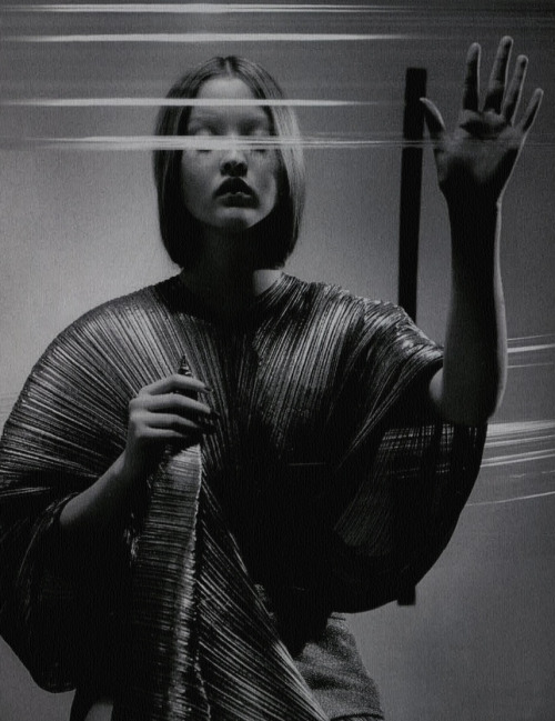 jinxproof:Devon Aoki | Issey Miyake (1998)ph. Vincent Peters