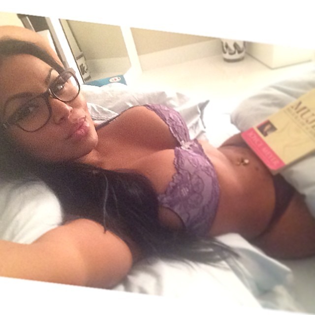 bombshellbootys:  Dolly Castro