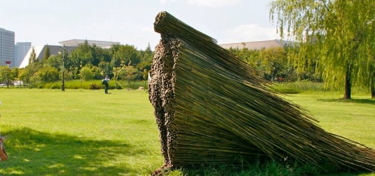 talesfromweirdland: Willow and wire sculpture by Olga Ziemska. 