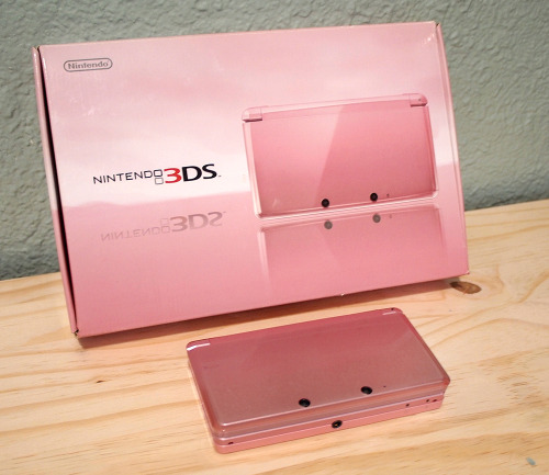 Who wants to buy my boxed Japanese 3DS? $99